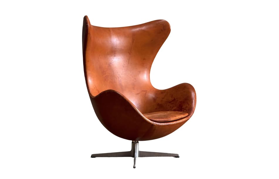 Chaise Egg en tissu laine et coque moulée, design Arne Jacobsen, années 1950, style scandinave</p>
<p>