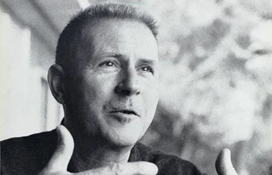 Meuble authentique de Jean Prouvé, détails de fabrication en tôle pliée, bois et structure métallique</p>
<p>