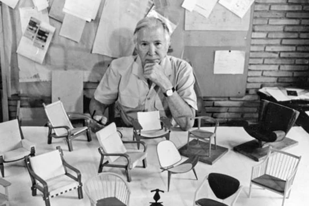 Fauteuil Flag Halyard Chair en corde et acier inoxydable, design Hans Wegner, chef-d’œuvre du design danois moderne