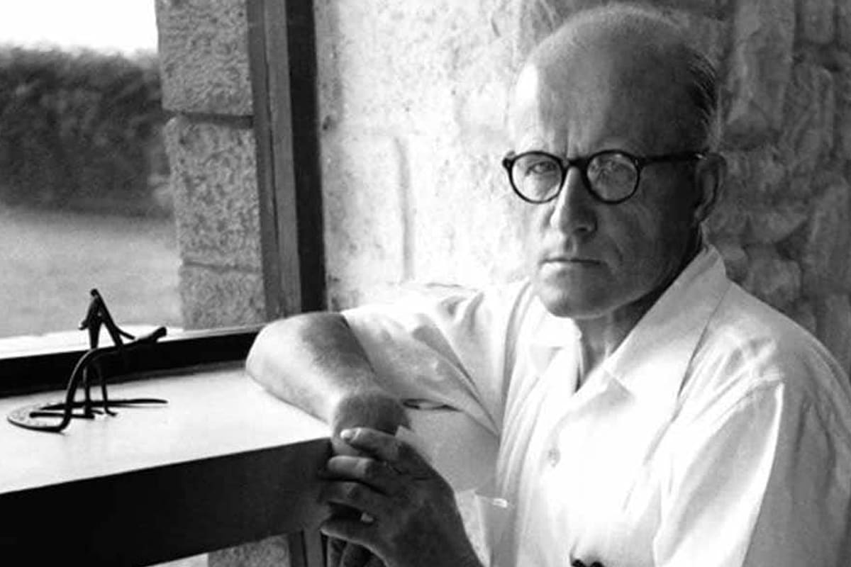 Lit démontable en teck massif et structure vissée, design Pierre Jeanneret pour Chandigarh, années 1950