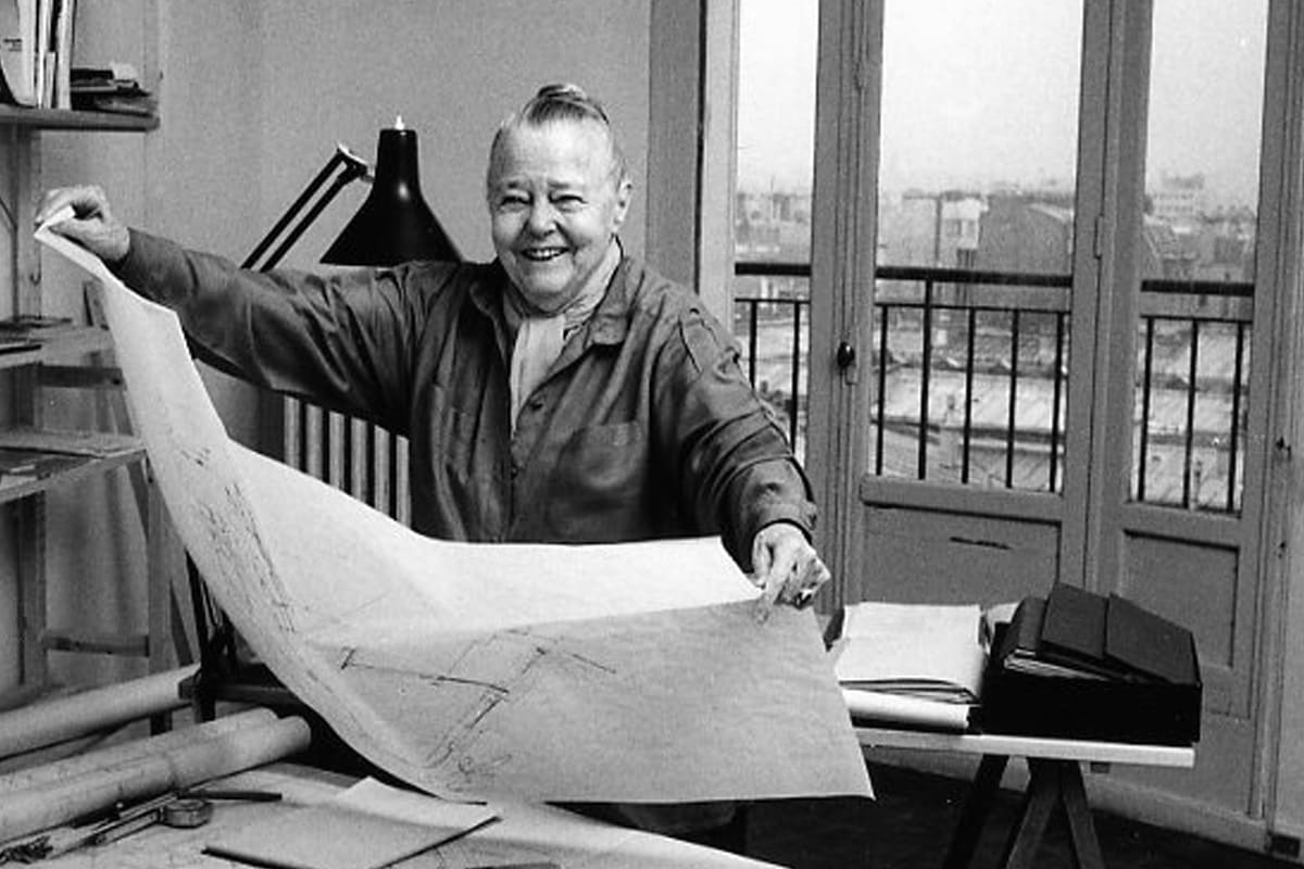 Lit Maison du Brésil en bois et structure tubulaire, design Charlotte Perriand pour la Cité Universitaire, années 1950