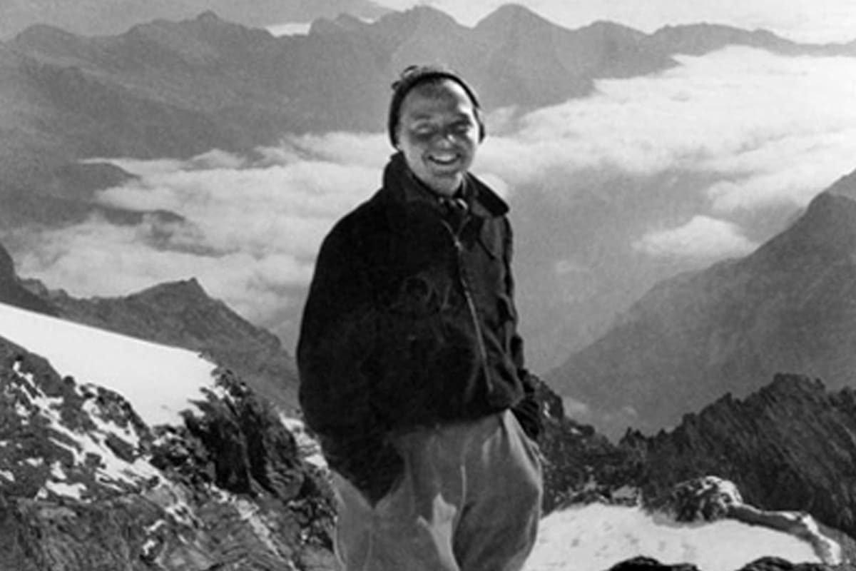 Armoire Brazza en bois massif et panneaux laqués, design Charlotte Perriand, mobilier moderniste conçu pour le Congo dans les années 1950