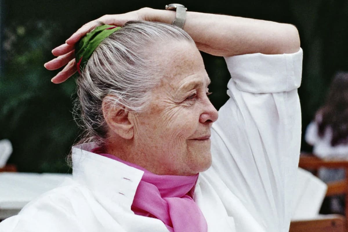 Bahut à blocs en bois massif et laque, design Charlotte Perriand, composition modulaire inspirée du mobilier de montagne, années 1950