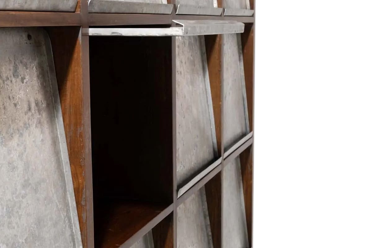 Bibliothèque à périodiques en teck massif inclinée, design Pierre Jeanneret pour Chandigarh, années 1950