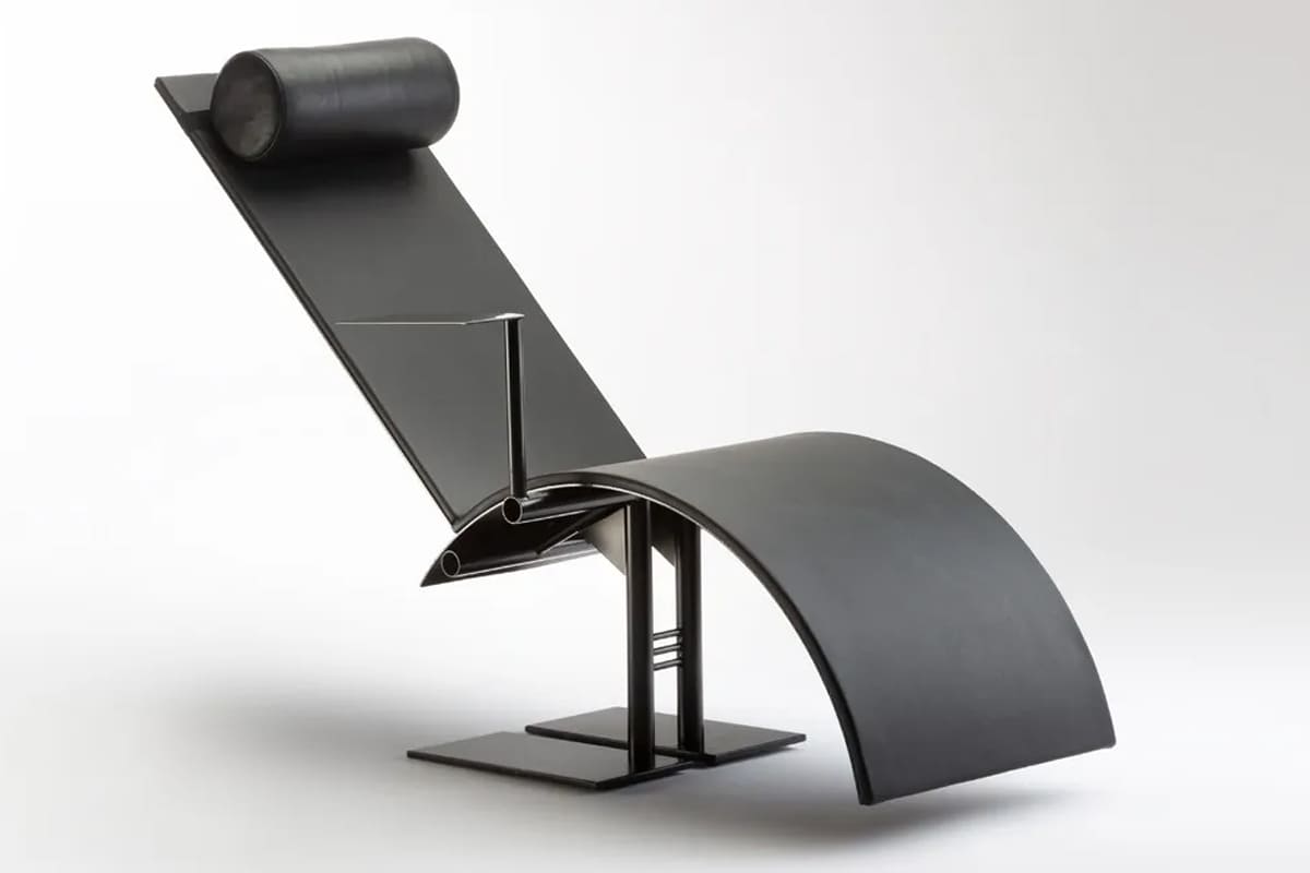 Chaise longue Pi en aluminium poli, design Martin Szekely, pièce sculpturale du design contemporain français