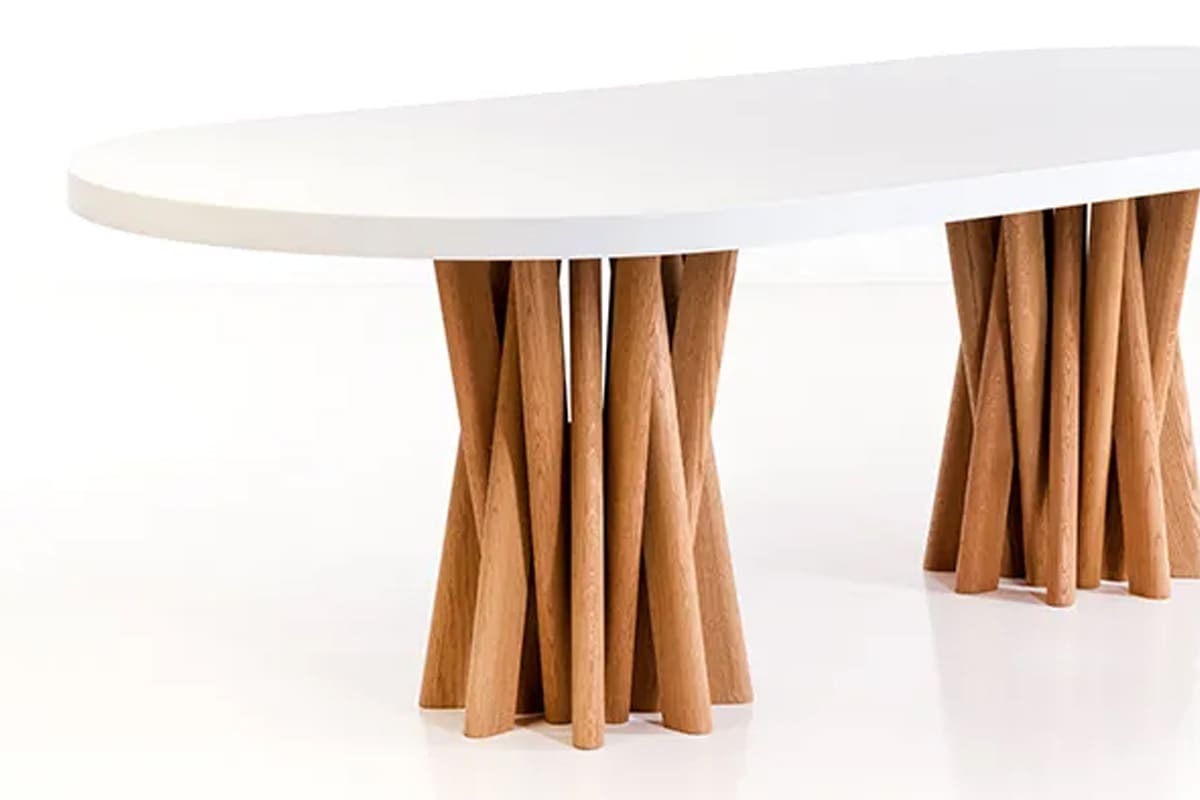 Table AK en aluminium et résine, design Martin Szekely, pièce emblématique du design français contemporain