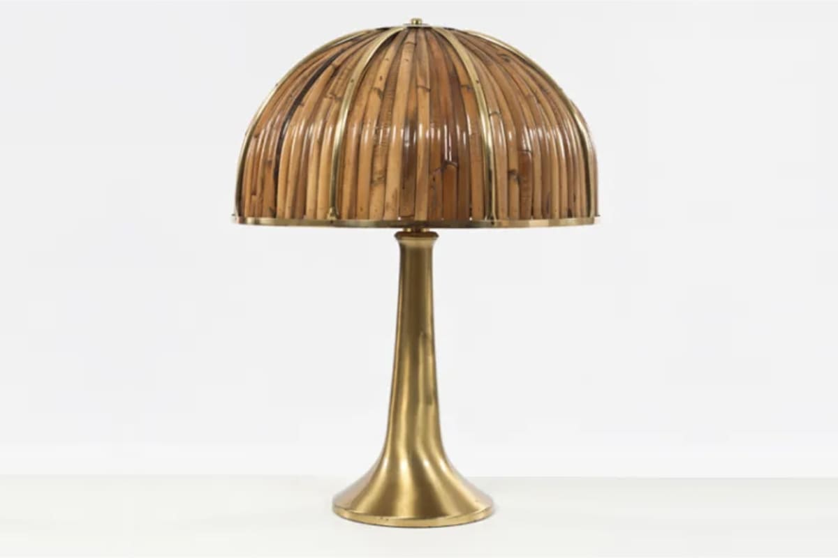 Lampe de table modèle Fungo, design Gabriella Crespi, structure en laiton et abat-jour en acrylique, Italie, années 1970