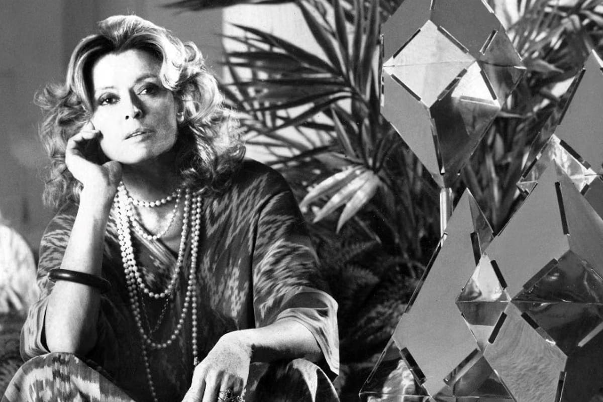 Lampe de table modèle Fungo, design Gabriella Crespi, structure en laiton et abat-jour en acrylique, Italie, années 1970